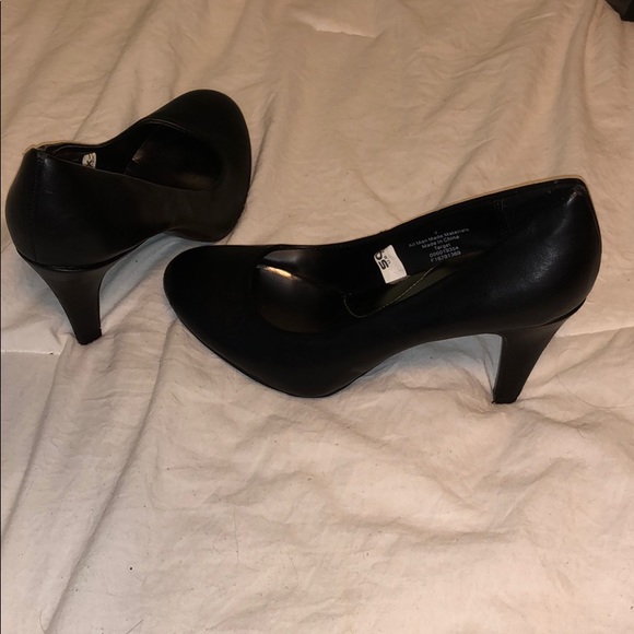 black merona heels - Picture 2 of 3